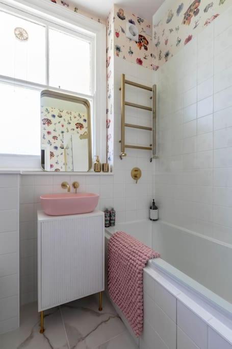 Wolverdene - Entire Ground Floor Flat With Garden Margate Eksteriør billede